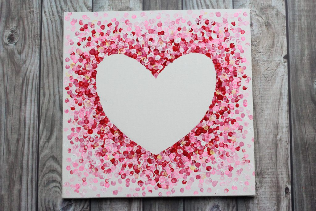 Blank heart surrounded by red and pink dots